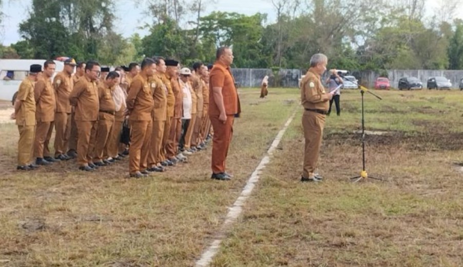 Pj Bupati Aceh Singkil, Drs Azmi MAP pada acara Apel Gabungan